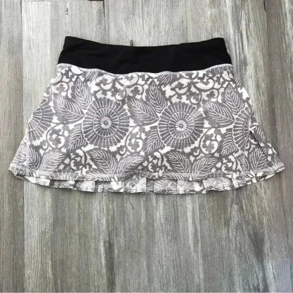 Lululemon Run: Pace Setter Skirt Beachy Floral White Fossil Black - Size 4‎ - Picture 3 of 15